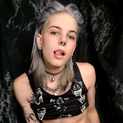 Pansexual Dyke with a Dick professional Dommy Mommy | Top half of @moxynverve | she/her | 26(mdni) | 📧inquiries MommyMoxy@gmail.com | https://t.co/LGLM1KR2fI