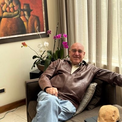 74 años de vida intensa, Grande y bella familia, 4 hijos 5 nietos, Aviador y Motociclista activo, Comerciante Mercadologo influencer y publicista por necesidad