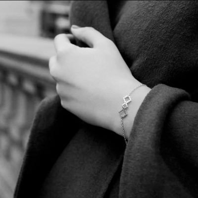 إعشقي نفسك.. ابتسمي.. وصوني قلبك وإعتني بمشاعرك.. هنآ تكمنْ أناقتك.!🕊☕️♥️