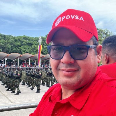 Ingeniero, Militante del PSUV, Bolivariano, Zamorista, Chavista, Madurista, Antiimperialista.