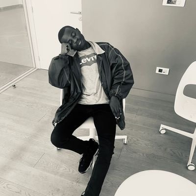 YazihAsseko's profile picture. À la quête de complicités mystérieuses | Chasseur de sourires et de conversations captivantes 💫 | Un regard anonyme vers l'avenir. #AnonymeExplorer