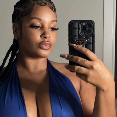 TeslaWillam's profile picture. Ask me????