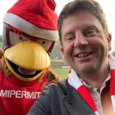 Founder of @GreenRobinsSTFC - a Swindon Town FC fans group for those passionate about the environment 🌍 Sport, politics, films, faith. Christian. Views my own.