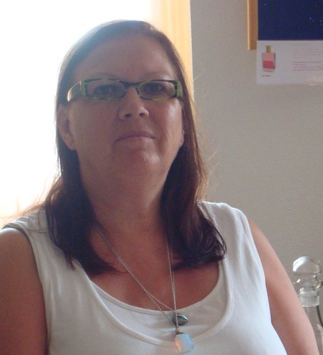Aura-Soma Teacher, Colour Care Consultant,EFT, Quantum Touch and Reiki.Avalon inspireert mensen via kleuren en Aura-Soma!