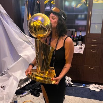 Bilingual Sports Reporter, Denver Nuggets coverage & host of “The CHICK n’ Nuggets Podcast