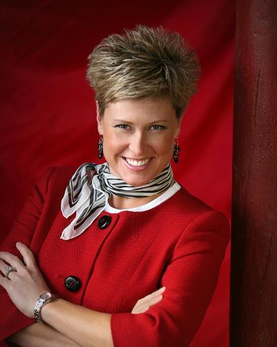 Mother, Wife, Daughter that is Passionate about Residential Real Estate in everyway.  My joy comes from helping the people I am blessed to work with!