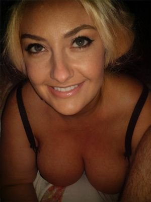 Wife & MILF who enjoys interacting with people & showing off what God has given me $App $MichelleMYLF sub 2 #Onlyfans  https://t.co/It7FFDQwmJ