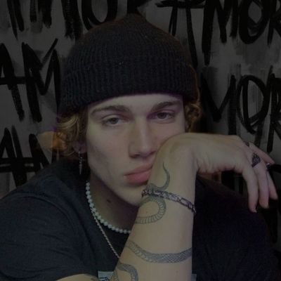 Jullyrsz's profile picture. 