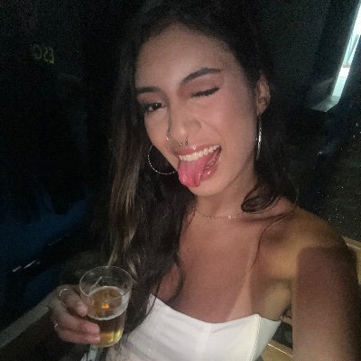 bornntoniall's profile picture. 