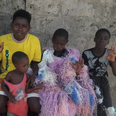 DEAR BROTHER'S AND SISTER'S   Greetings to you https://t.co/NZRZzQ58UZ smaila from the Gambia 
Pleasehelp me and my siblings are here looking for food not your money online food