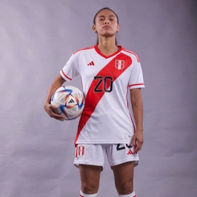 Seleccionada Nacional 🇵🇪 Futbolista del club Universitario de Deportes 💛⚽ Estudiante de Educación física en la UNMSM📚🖊️