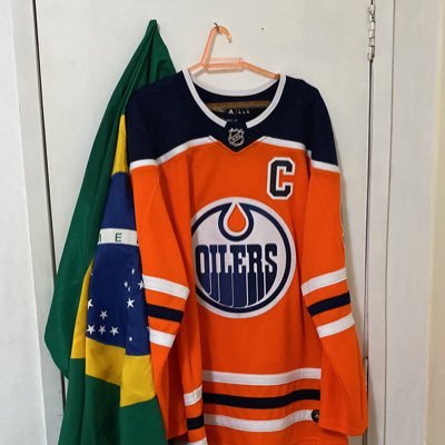 Teacher. Sometimes a musician . Oilers fan for life. Co-host of the show “ÓLEO NO GELO” a Podcast dedicated to the Edmonton Oilers and their Brazilian fans!