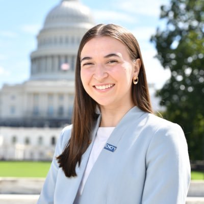 Wherever the light touches | 🇦🇷 | UF Alum 🐊 | Public Policy Fellow @CHCI | Formerly at @HispanicSvc, @WUFTNews, @FLHouseDems