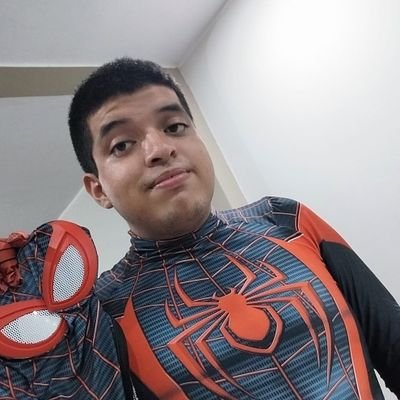 Hola soy un Otaku y hago stream en twich donde reacciono animes y demás y subo videos relacionados al anime en mi canal de YouTube🐉🦈🐆