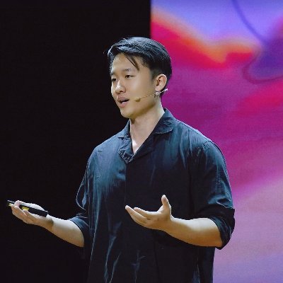 - TEDx AI Speaker 
- Experienced AI Consultant and Trainer for Fortune 500 Companies
- 8 years in the U.S., 3 years in Europe, and now based in China