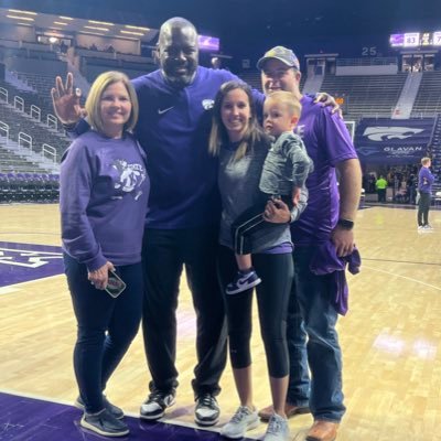 My loves: Jesus 📖 family 👨‍👩‍👦‍👦 cattle 🐮 and Ksu sports 🏈💜.