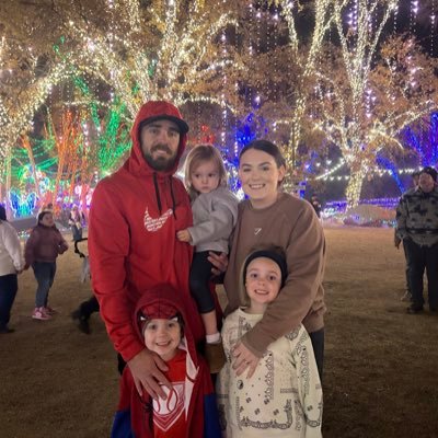 Kimi 💍 Ella 👧🏼 Daniel 👦🏼 Sadie 👧🏼 Phillies ⚾️ Chiefs 🏈