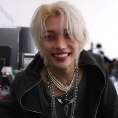 marsypages's profile picture. 🦢 she/her; '01 ♡ getting out of the nastiet reading slump of my life, we cheered !! ☆ #booktwt #archivetwt