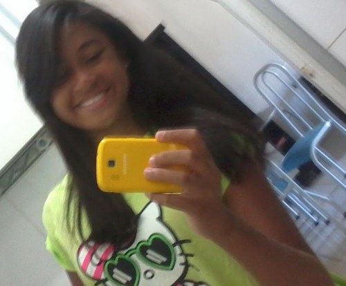 Eu sou meiga e gententiu mais eu tenho os meus defeitos como tudo mundo mais a minha vida é muio especial...♥