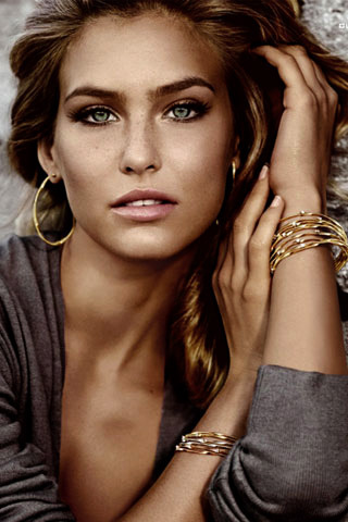 Você que é fan da @BarRefaeli siga-nos !