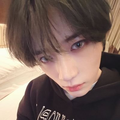 어디로 가야 하는 건지
모르겠지만 걷는 거지
not completely active due to unbalanced work-life atm.