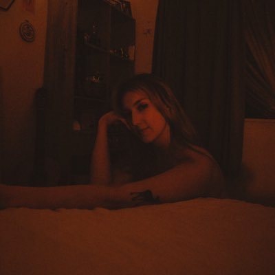 Bella_Foxglove's profile picture. 