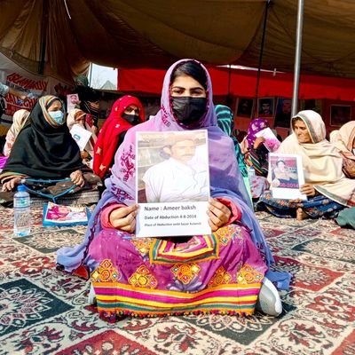 Daughter of missing Ameer Baksh Baloch My father was disappeared by Pakistani forces on 4th August 2014 kulanch #Balochistan
#ReleaseAmeerBaksh