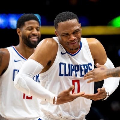 🏀 In love du ballon rond, CLIPPERS family même si c’est dur. 🏀 Pour le Hockey,  🏴GO GOTHIQUES 🚩 , GO PENGUINS 🐧