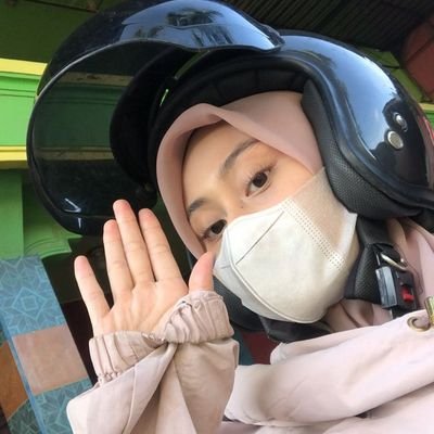 ceilaaabetasya's profile picture. Let's Be Moots.
Chinephile