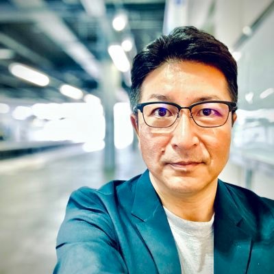 【 交通コメンテーター 】クルマ、バイク、トラック、バス、船舶、ヘリコプター(予定)、スノーモービル、セグウェイ、i-REAL……。なんでも自分で操ります!