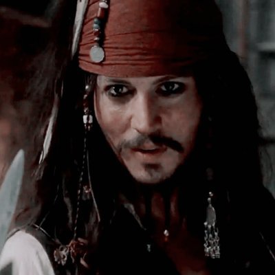 Capitán Jack Sparrow. «Solo necesito La Perla, una tripulación, mi brújula y mi sombrero para hallar el más preciado de los tesoros... la libertad». ♯POTCRp.