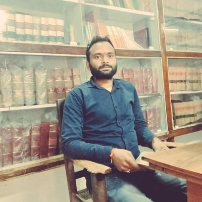 Lawyer 👉 Studying Law⚖📚
Political Activist☝
& socialist.  📝writer ‍⚖️Support the law 🇮🇳
👇
बोलना पेशा, सोचना आदत, लिखना शौक 🖊🔎साहित्य प्रेमी 🦋