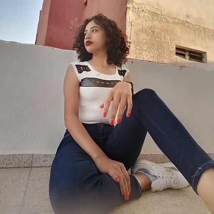 Si nada nos salva de la muerte, al menos que el amor nos salve de la vida. _Pablo Neruda_