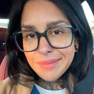 Writer and lover of horses and 2 cats 🐈⬛ #straightedge #journalist #writer