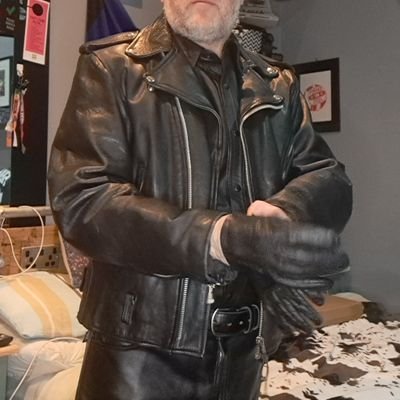 kinky guy who loves his chav's, rubber, leather, pup's and just a general kinky fucker. loving fisting a willing ass and general kinky