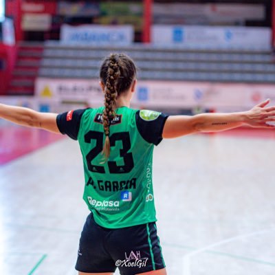 Jugadora de balonmano @Beti_guerreras @IberdrolaDHF 📍Euskal Herria/La Arena beach, Muskiz. No hay nada imposible para quien sabe esperar. 🏋🏼‍♀️⚡🐢