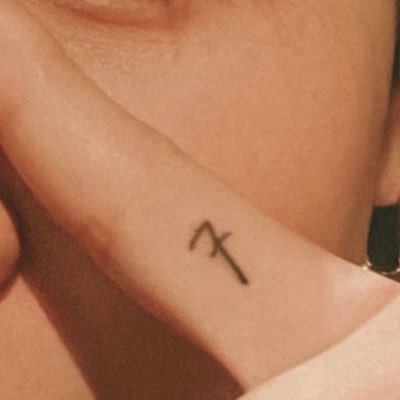 LooleezOT7's profile picture. Soft stan / OT7 / ⟬⟭ ♫✌︎︎ INFJ-T / Baby Atiny / multi / K-Drama addict 🌈💜