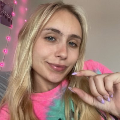 21 year old girl on streamate and only Fans model, i always resond to DMs https://t.co/lmlgK4hrPC
old account got hacked.