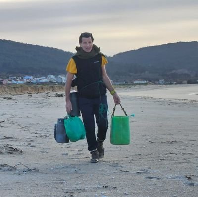 Sonche da aldea. Na terra dos lobos ouvear coma todos.Costa da Morte,do confin dos verdes castros. Gustame o running. Do 71. En adopción no 15002. 
🐺