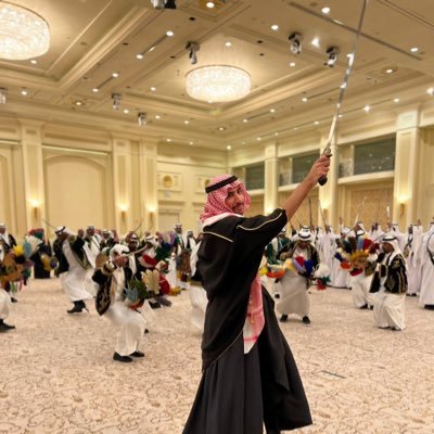 الله يعز الدار..ويعز مقداره