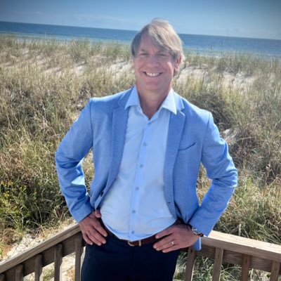 Realtor, husband, dad of 3, HGTV episode: A Home with Heart,🏠💙chocolate lab lover, 🐾surfer, HS tennis coach🎾