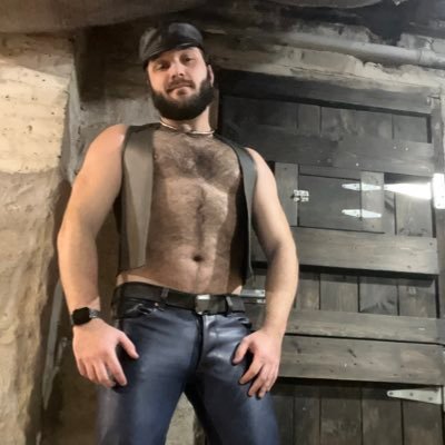 NSFW 18+ Tons of interests: pup play, leather, rubber, chastity, and bondage at the top. Linktree: https://t.co/HqnTOR0RTy