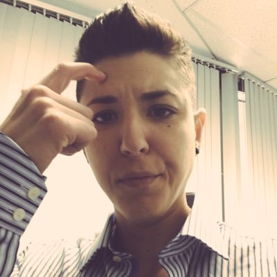 مستشارة قانونية / محكمة / وسيط خارجي حساب الانستغرام fatima__alhawaj_law@