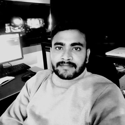 जली इमारत के लाख दीये बेमानी
चलो बनें एक दीया अंधियारी बस्ती का
#PoetryMatters