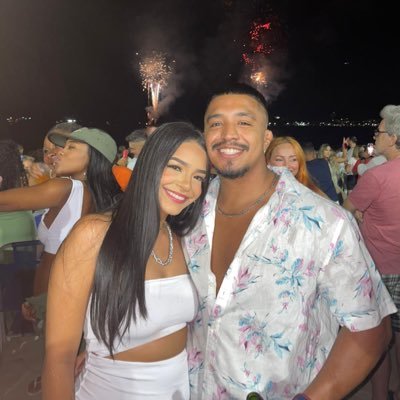 Se a vida não ficar mais fácil, trate de ficar mais forte. ✌ - Um cristão feliz. ❤️🔥🕊