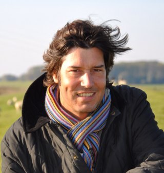 capetowner1967's profile picture. advisor on & investor in VC funds, husband, father of 3, fan of aircooled nineelevens, golfer