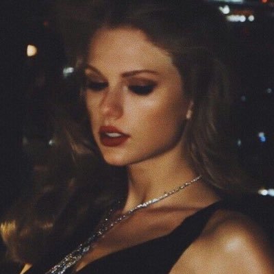 swiftie 🖤 debut, reputation, evermore 🩶 i have commitment issues with fandoms 🖤 ifb!