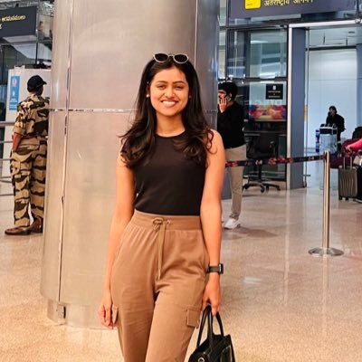 Shivani33276043's profile picture. fly high keeping feet on the ground 🦋