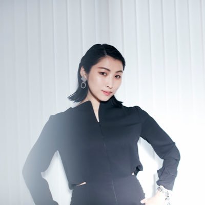 非言語UXでAI時代のふるまいを再設計|日本×LAでR&D・ブランド設計|Expo 2025アーティスト|大阪・関西万博「いのちの未来」にて全てのヒューマノイドの“所作”および“人との関わり方”の設計・デザインを担当
発信:身体性、創造、未来の美意識
登壇実績:IVS2025 AI for Good 他