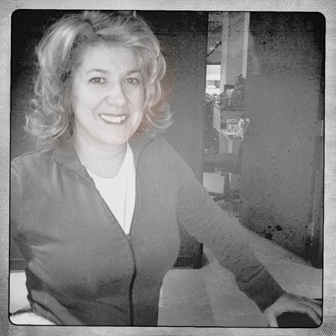 Auteure, mère, productrice et conceptrice, dans le désordre.